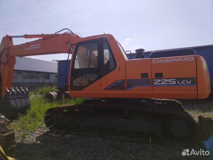 Гусеничный экскаватор DOOSAN Daewoo SOLAR 225LC-V, 2005