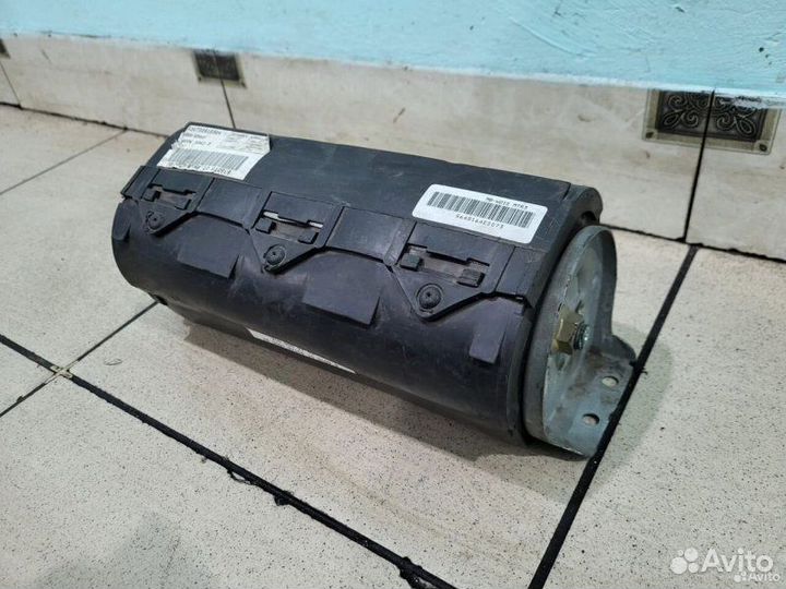 Подушка безопасности в торпедо Mercedes-Benz E