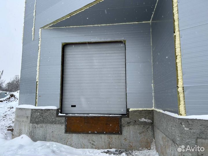 Промышленные секционные ворот от производителя