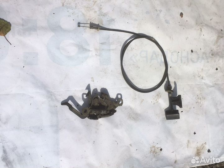 Трос капота, замок капота Nissan primera p10