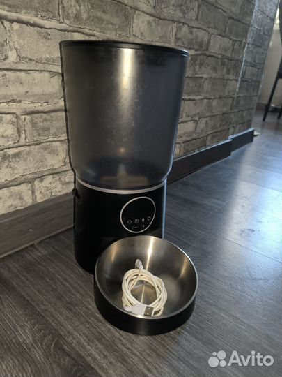 Умная автокормушка для кошек и собак