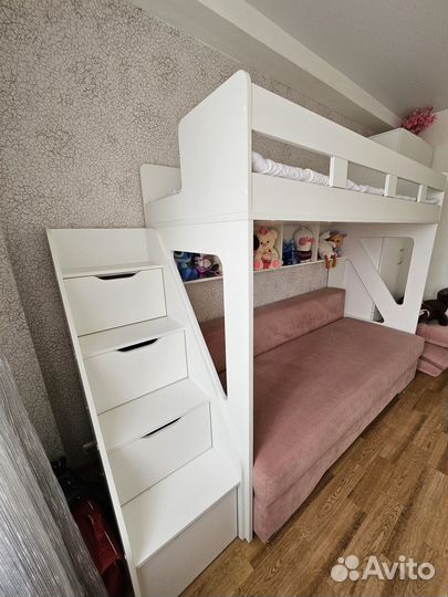 Двухярусная кровать с диваном