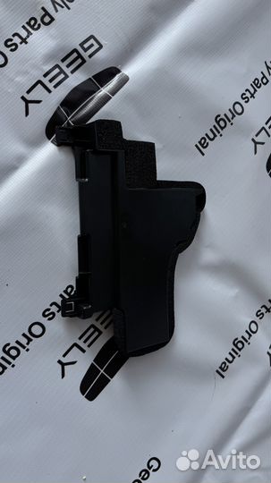 Дефлектор радиатора правый верхний Geely Monjaro