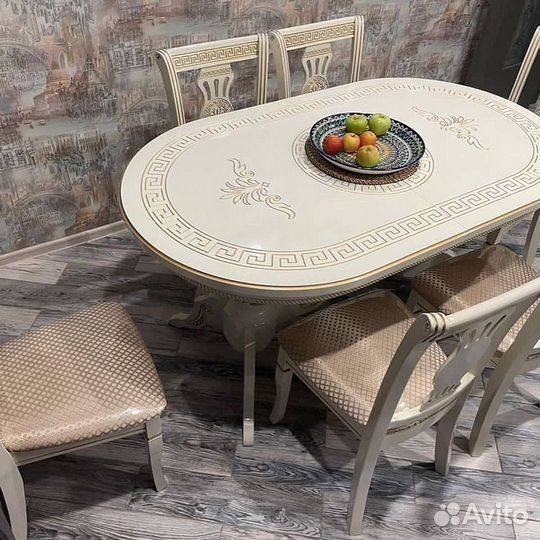 Стол и стулья