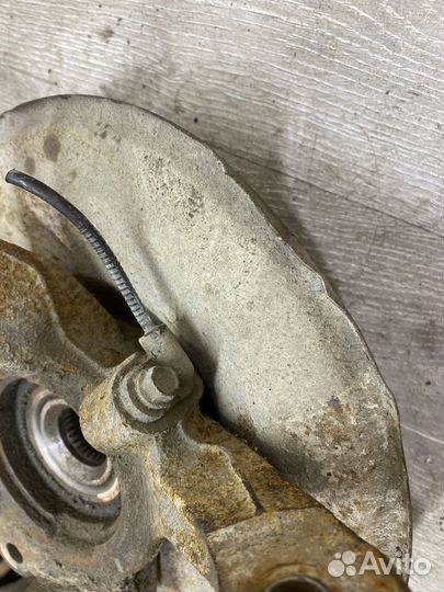 Кулак поворотный передний правый Mitsubishi Lancer