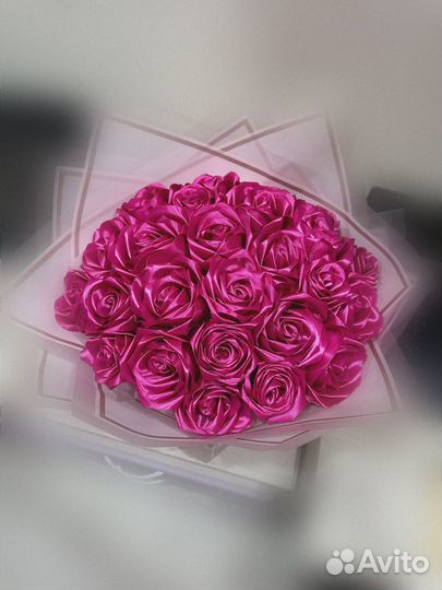Розы из атласных лент