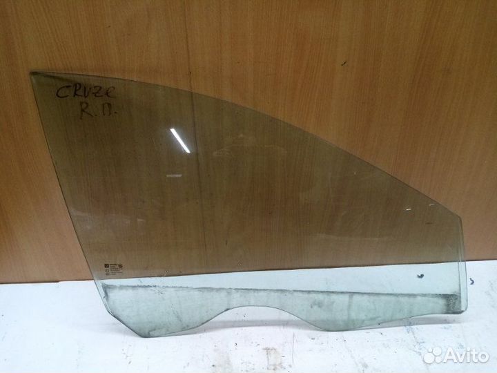 Стекло двери переднее правое Chevrolet Cruze J300