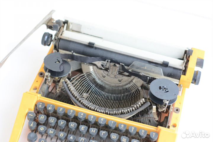 Портативная печатная машинка СССР