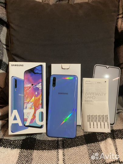 Телефон Samsung A70