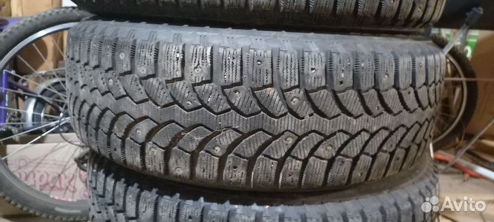 Bridgestone Blizzak Spike-01 225/65 R17