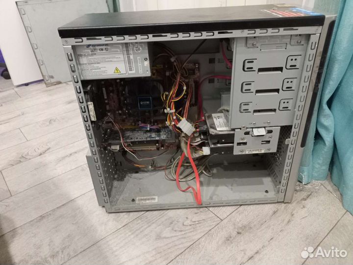 Компьютерный стол