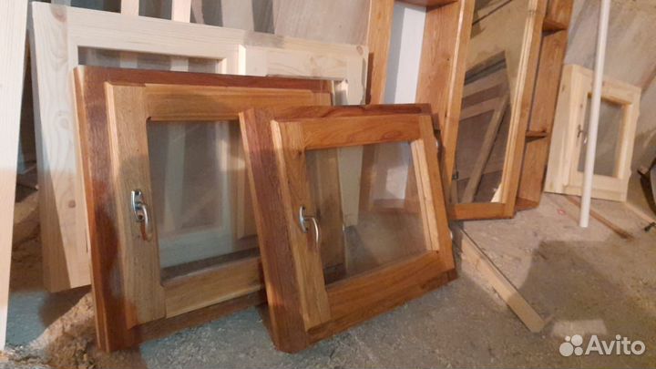 Деревянные окна, шкаф