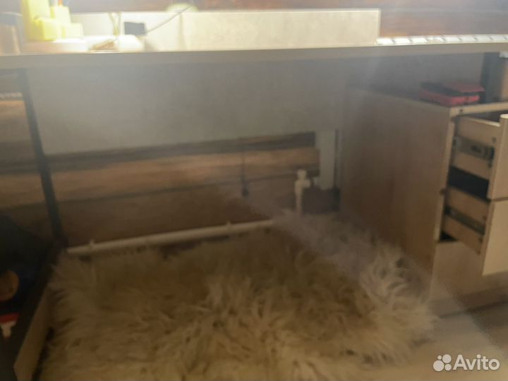 Письменный стол бу с тумбами одноместный