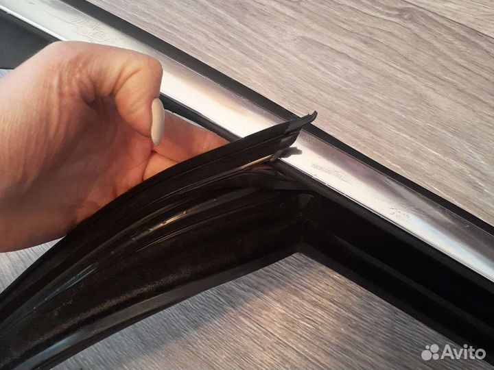 Уплотнитель стекла Mercedes E-Class W213 передний