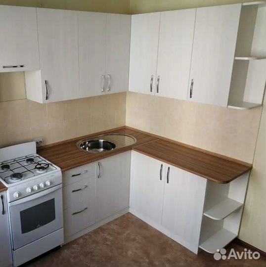 Угловая кухня с фасадами из лдсп