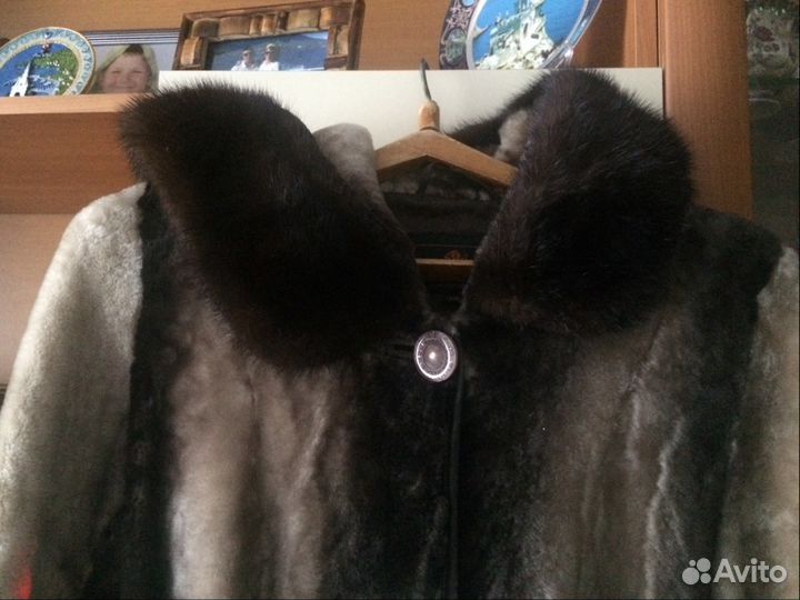 Мутоновая шубка с капюшоном