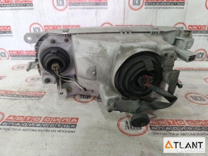 Фара правая toyota hiace