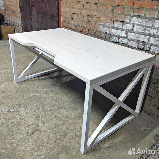 Компьютерный стол, игровой стол