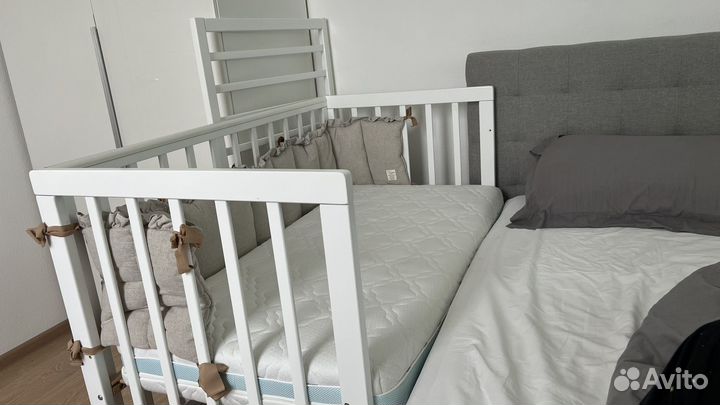 Кроватка детская Happy baby mirra с маятником