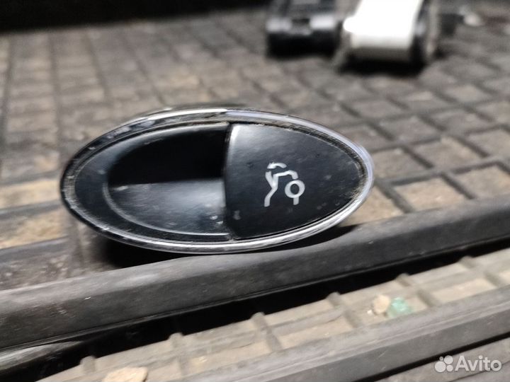 Мерседес W211 кнопка багажника