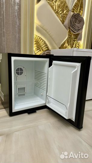 Холодильник, Мини-бар Gastrorag BCH-40BL