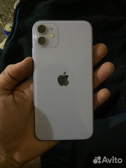 Телефон iPhone 11