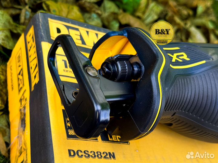 Аккумуляторная сабельная пила DeWalt DCS382N