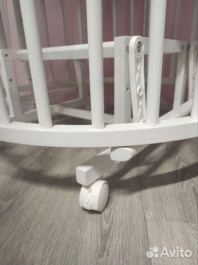 Продам кроватку 7в 1 с маятником