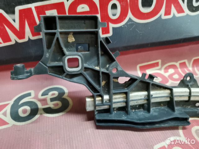 Кронштейн радиатора передний Mercedes-Benz C-Class