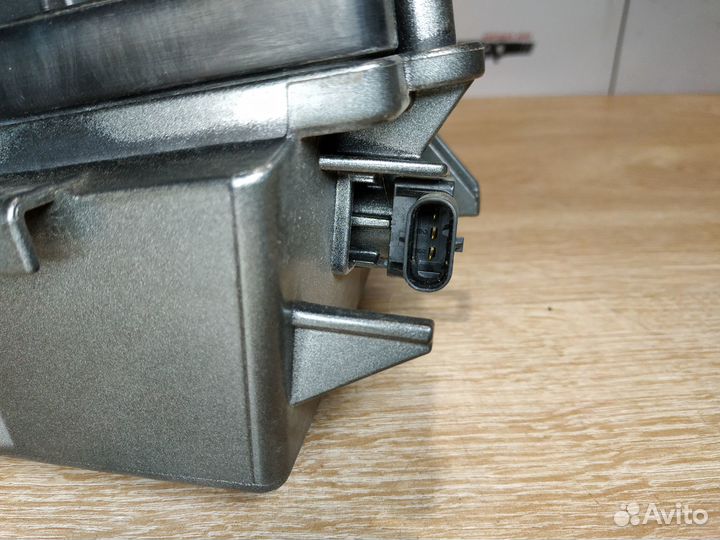 Корпус воздушного фильтра m157 Mercedes W222