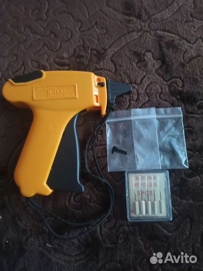 Этикет пистолет игольчатый новый