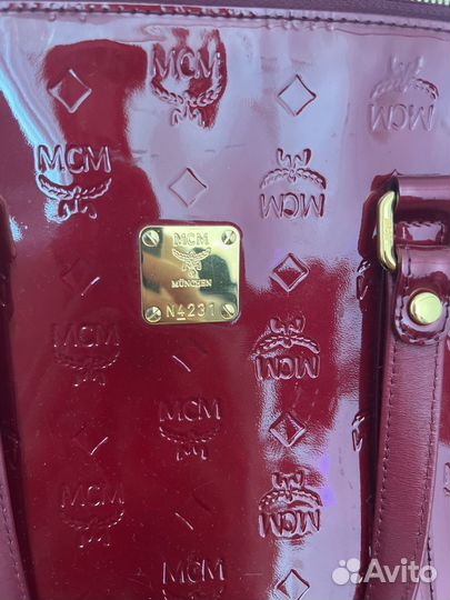 Лаковая сумка MCM