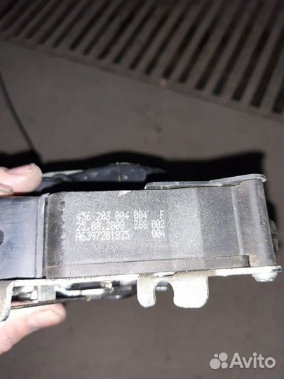 Замок передней двери на мерседес 639