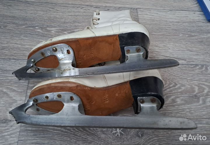 Коньки 83год