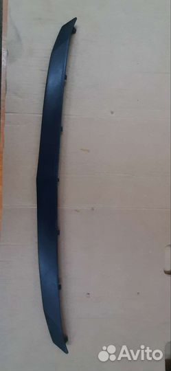 Молдинг решетки радиатора на капот logan