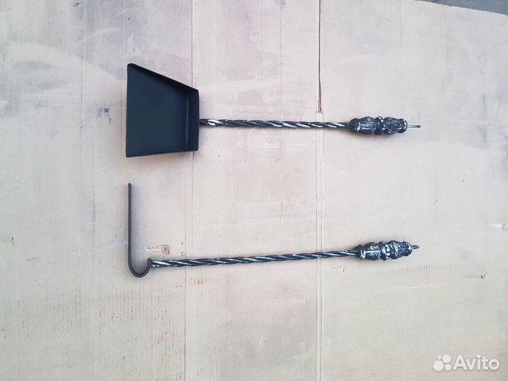 Кованые кочерга и совок