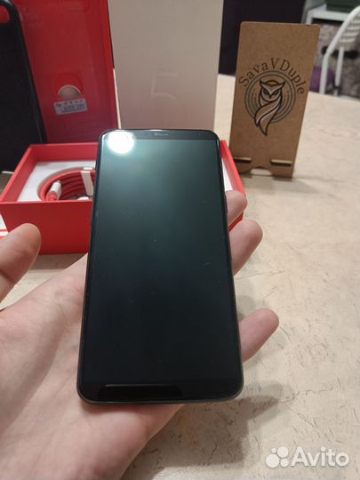 Телефон oneplus 5t