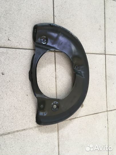 Пыльник тормозного диска передний левый Porsche