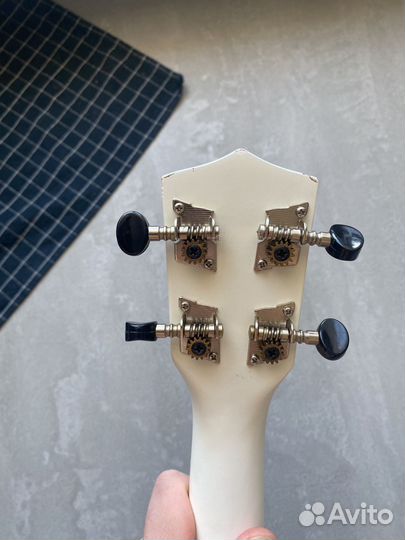 Укулеле veston