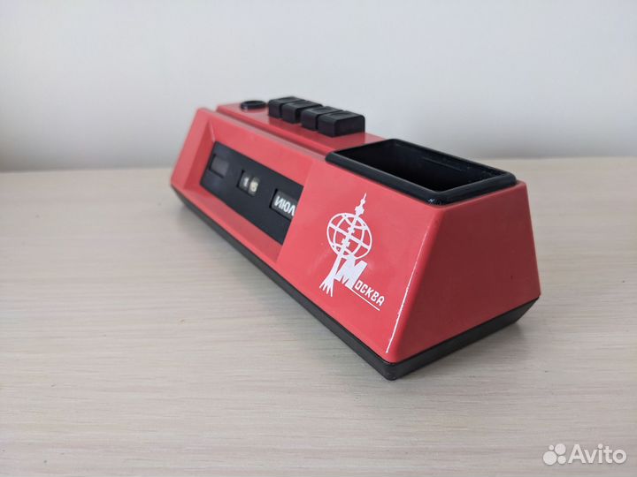 Механический кнопочный календарь 