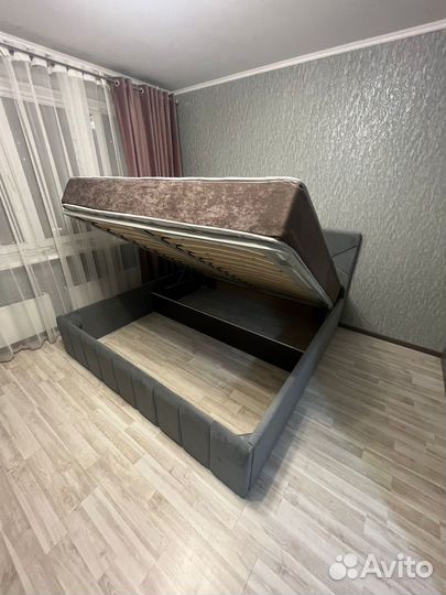 Кровать с подъемным механизмом