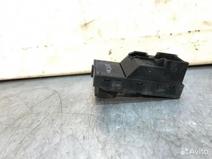 Кнопка стеклоподъемника передняя правая Chevrolet