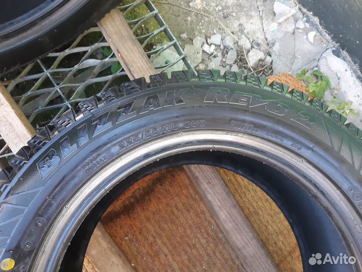 Bridgestone Blizzak Revo2 225/55 R16 95Q