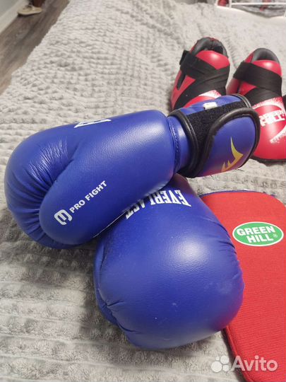 Кикбоксинг/бокс амуниция (шлем, перчатки, футы.)
