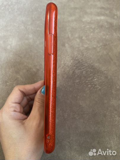 Чехол на iPhone 11 блестящий красный