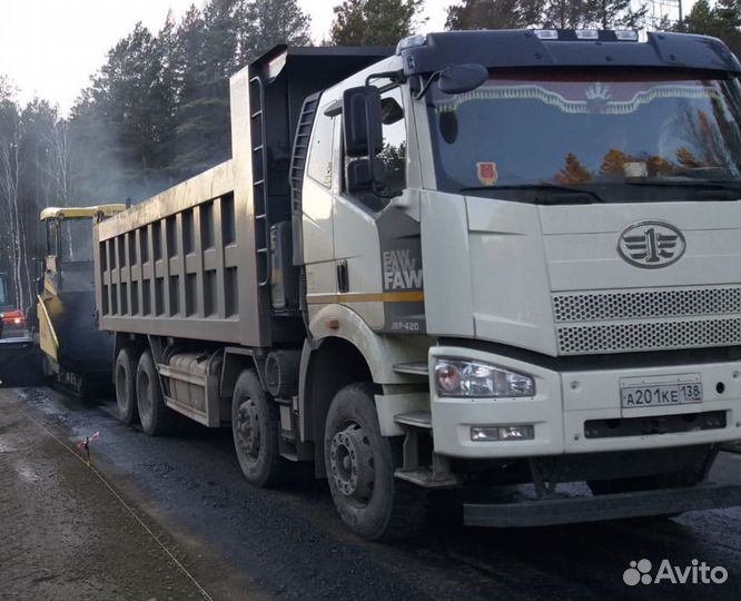 Водитель самосвала