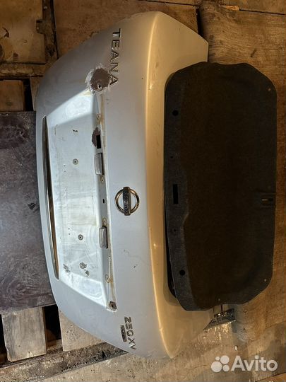 Кршка багажника ниссан