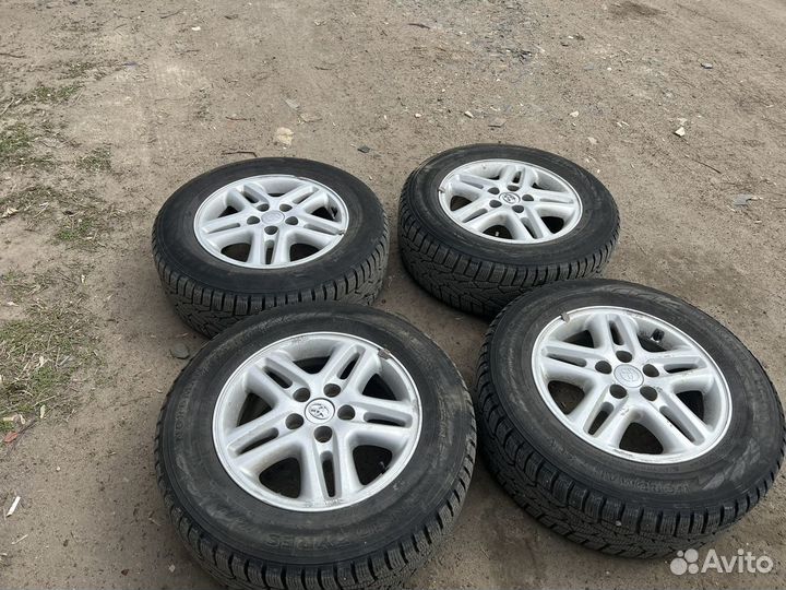 Комплект дисков Toyota R16 с зимней резиной 215 65