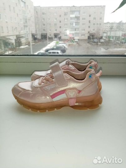 Кроссовки на девочку