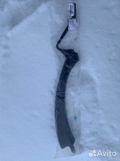 Уплотнитель задней правой двери Lexus RX